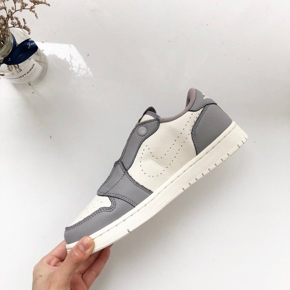 Athletic_Shoes
